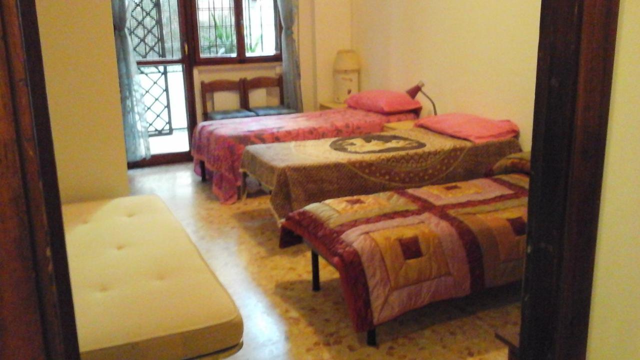 B&B Near Metro' Central Line - Only Wc In The Rooms 15 Minutes To Termini Station 20 To Spagna Square - In The Night Bus Roma Dış mekan fotoğraf